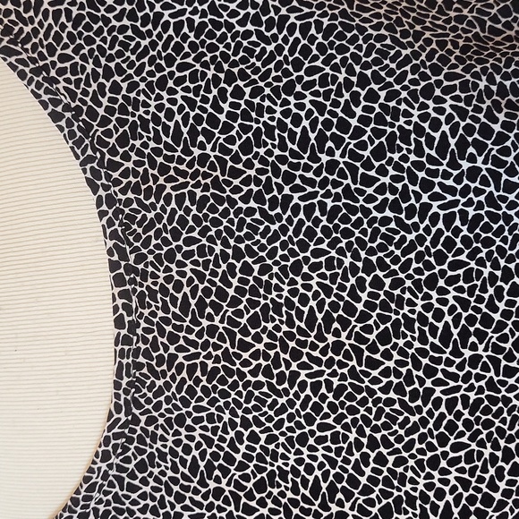 Chico's Animal Print Black White Top 2 Large Short Sleeve Silky Keyhole Back - Picture 2 of 6